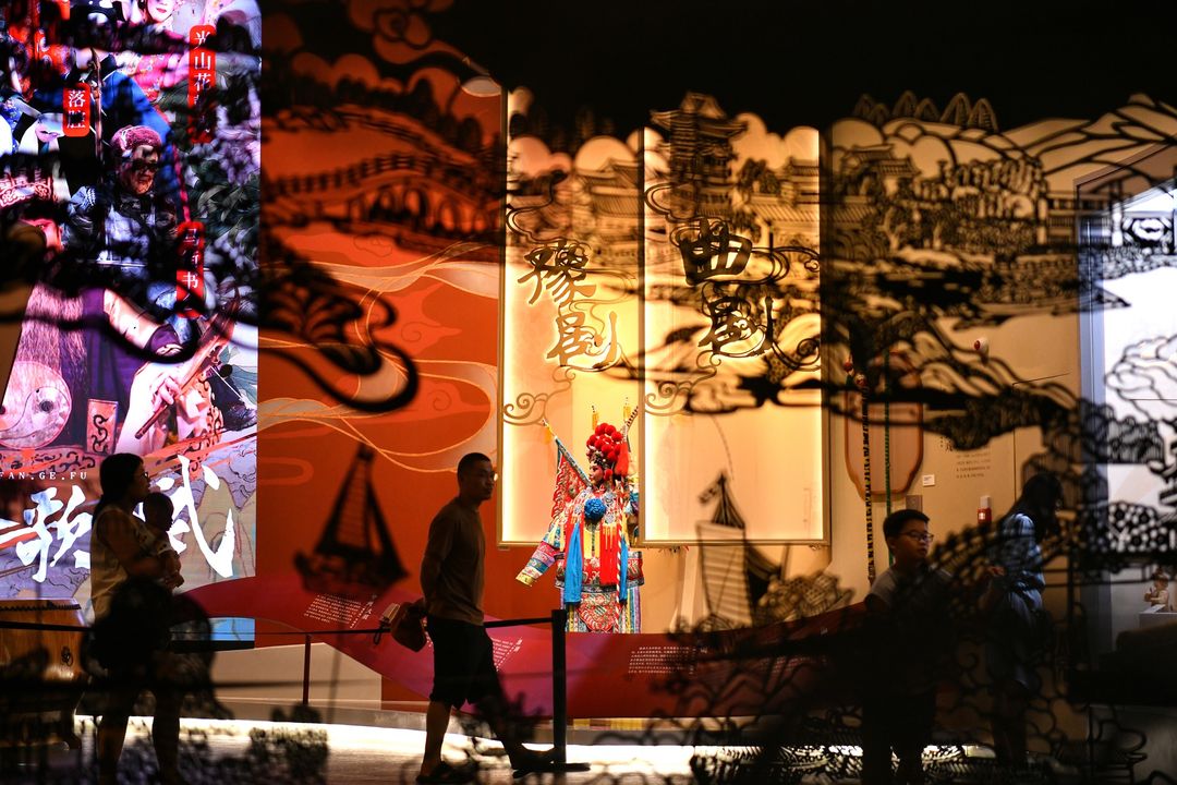 Menjelajahi Warisan Budaya Tak Benda di Hall Pameran Hebei, China