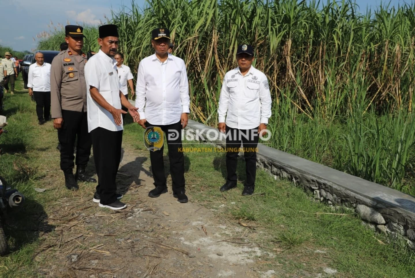 Sambang Deso: Penyerahan BLT Dana Desa di Bukur, Sumbergempol