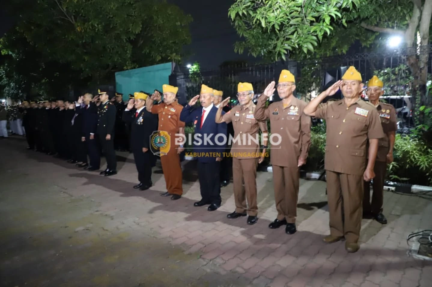 Rangkaian Upacara Kehormatan dan Doa Untuk Pahlawan di Tulungagung