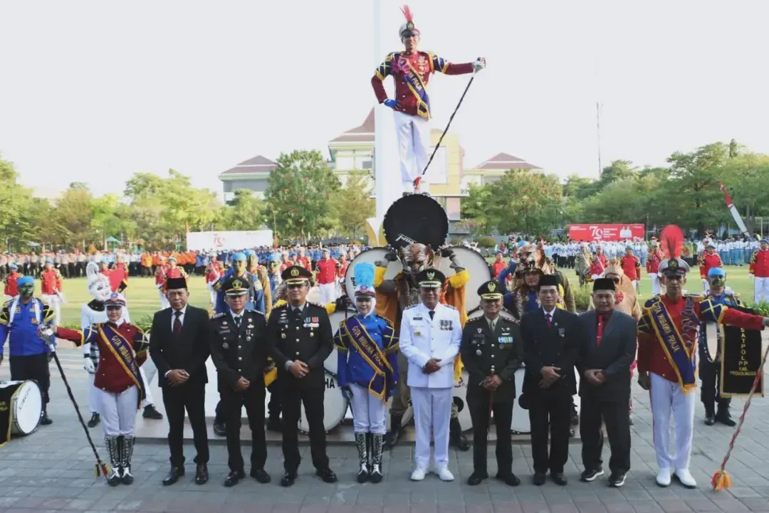 Upacara Penurunan Bendera Merah Putih di Kraksaan