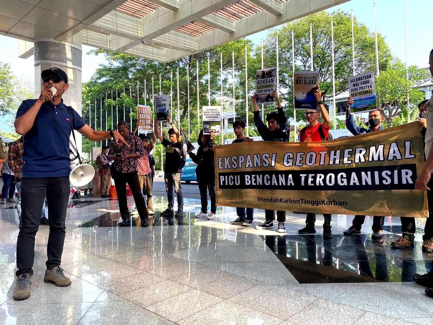 Warga Tolak Geothermal dalam Aksi Demonstrasi di Jakarta