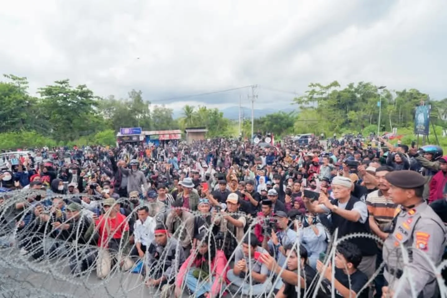 Warga Mamuju Kembali Tuntut Pencabutan Izin Pertambangan Pasir