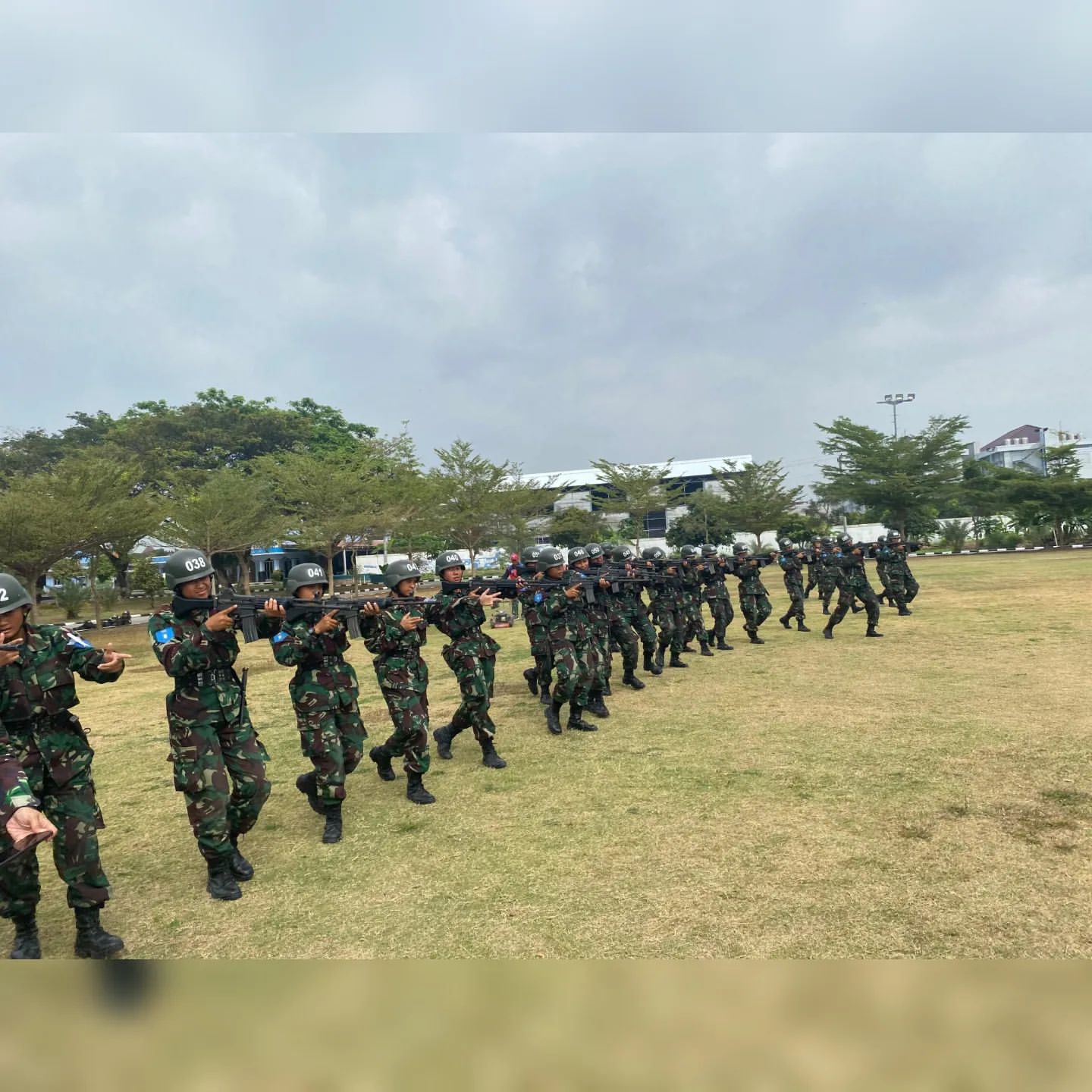 Prajurit Siswa Semaba PK Wanita TNI AU Gelar Latihan Hanlan dan Survival