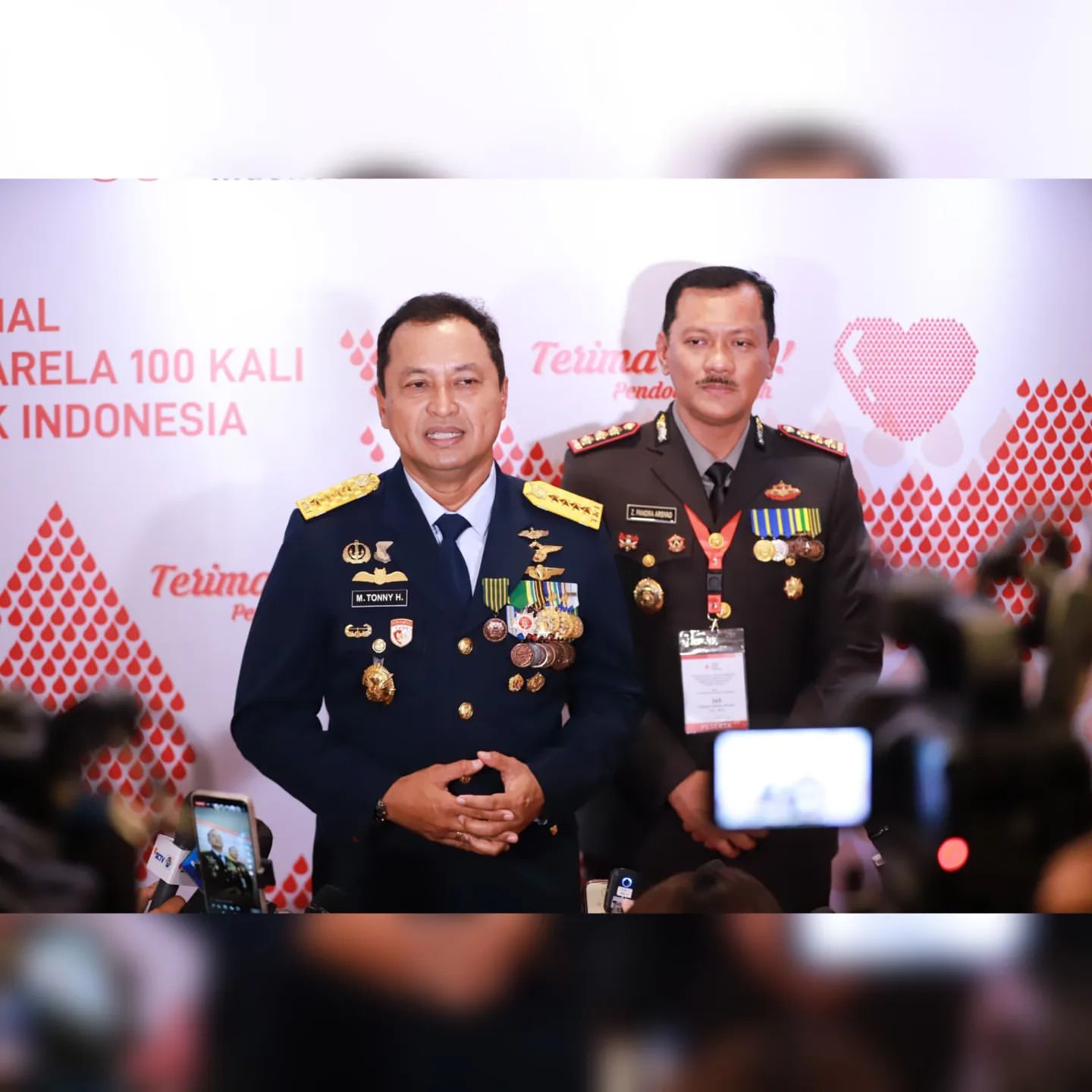 Kasau Menerima Penghargaan Satyalencana Kebaktian Sosial