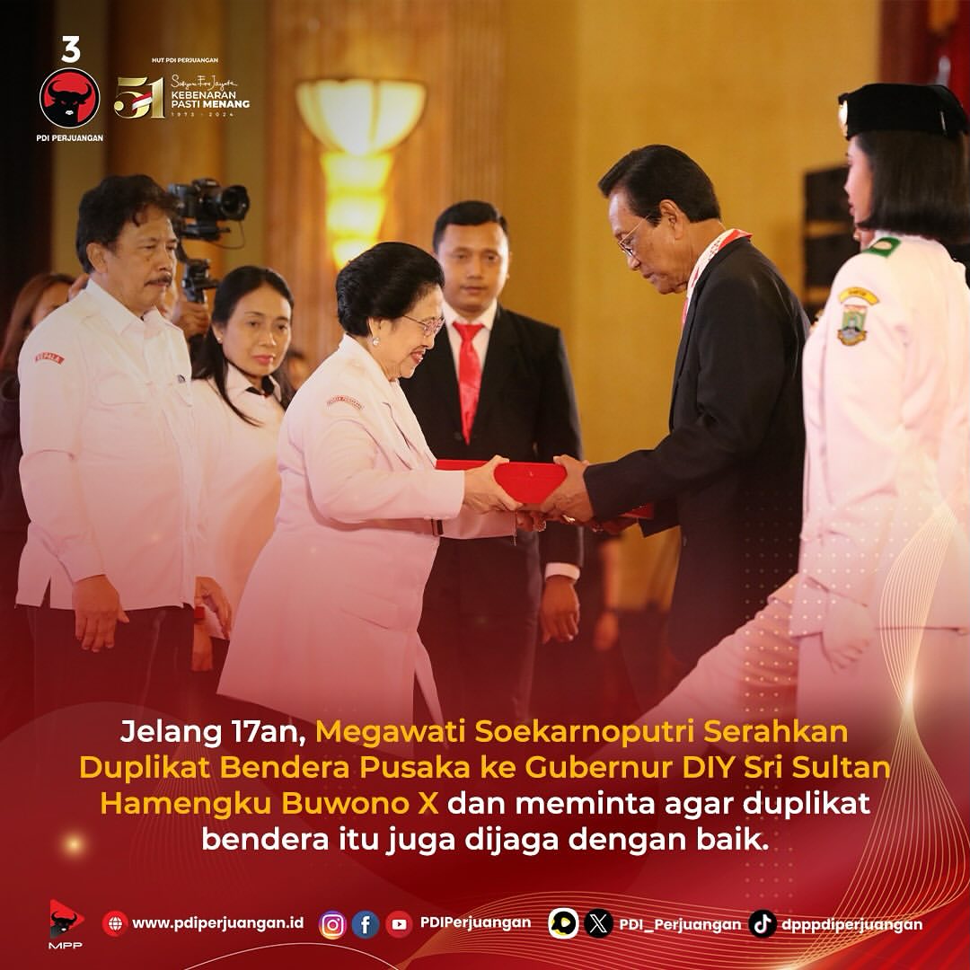 Megawati Soekarnoputri Serahkan Duplikat Bendera Pusaka Jelang 17 Agustus