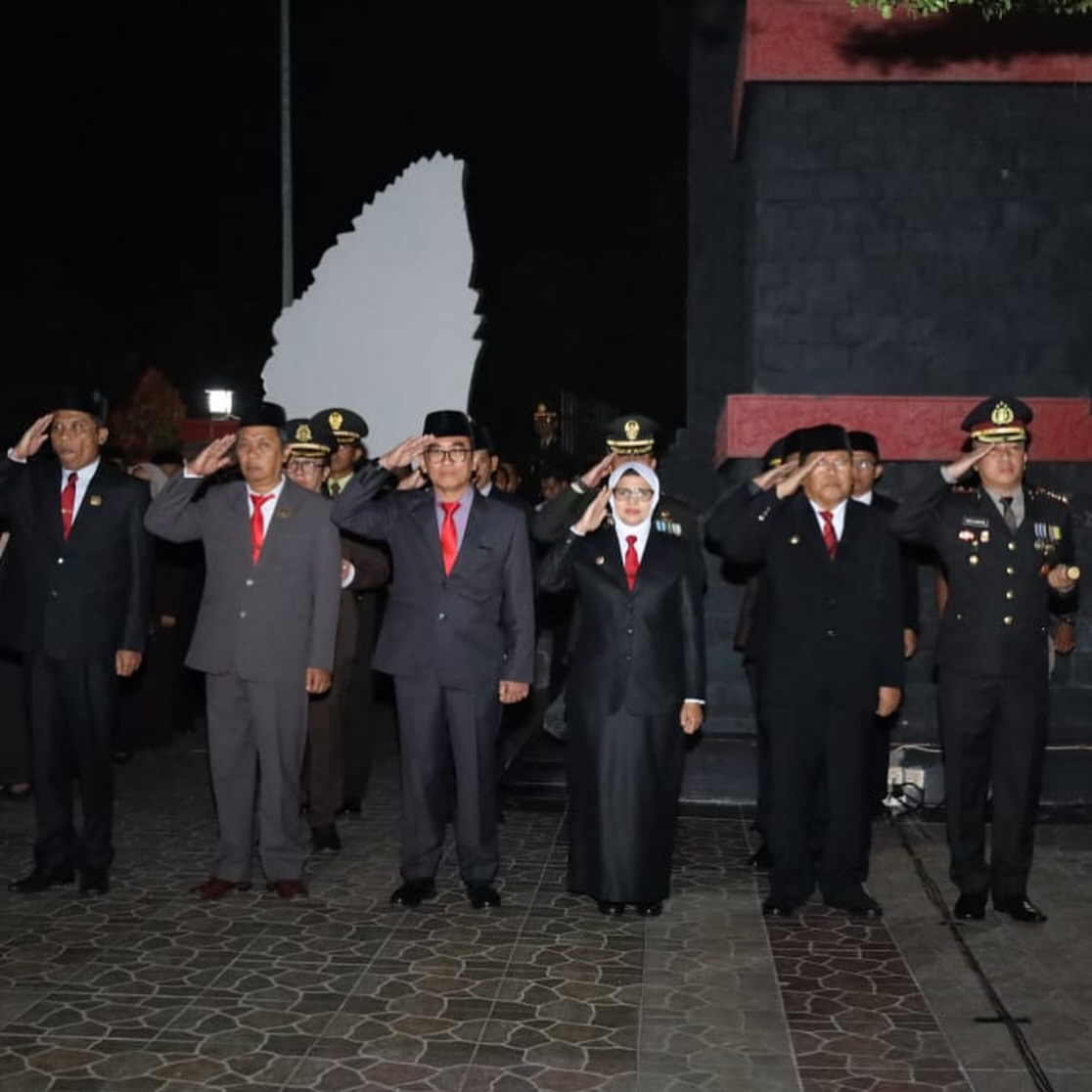 Malam Tirakatan Sambut HUT RI ke-79 di Blitar