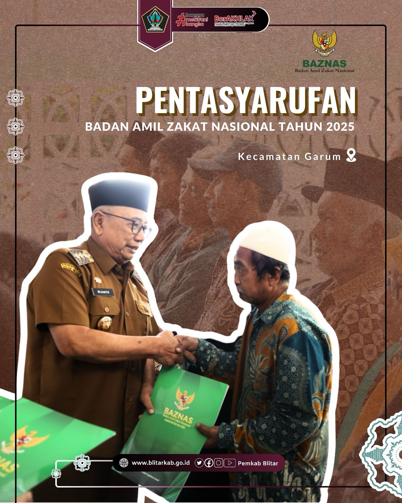 Pemerintah dan Baznas Blitar Serahkan Bantuan Untuk Masyarakat