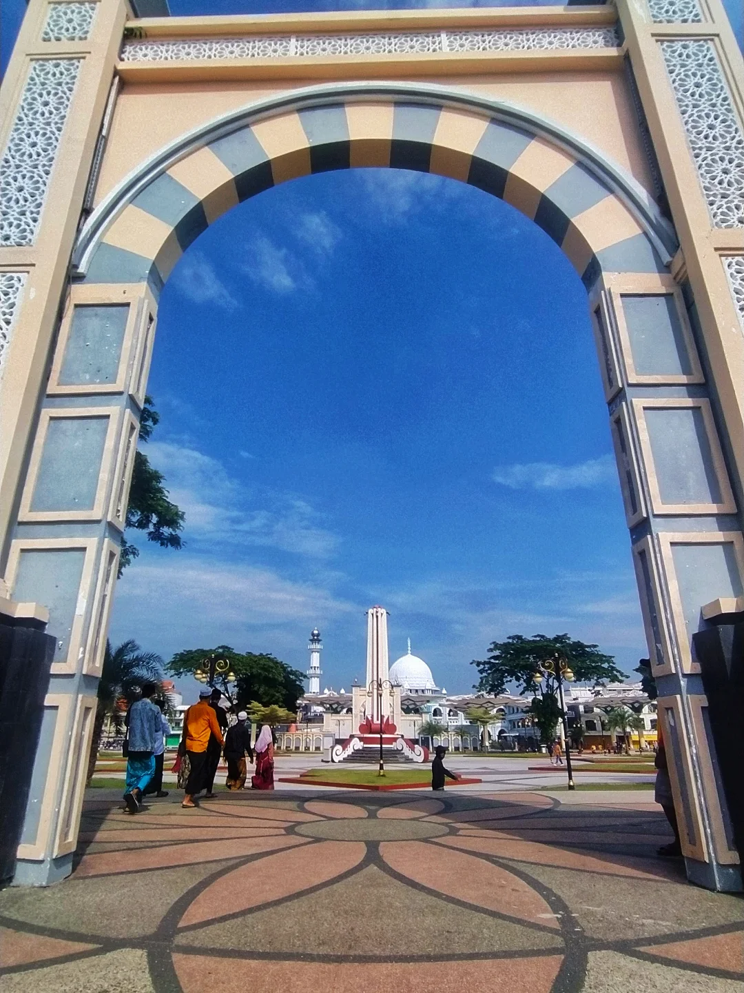 Keindahan Alun-Alun Pasuruan sebagai Tempat Berdoa dan Bersantai
