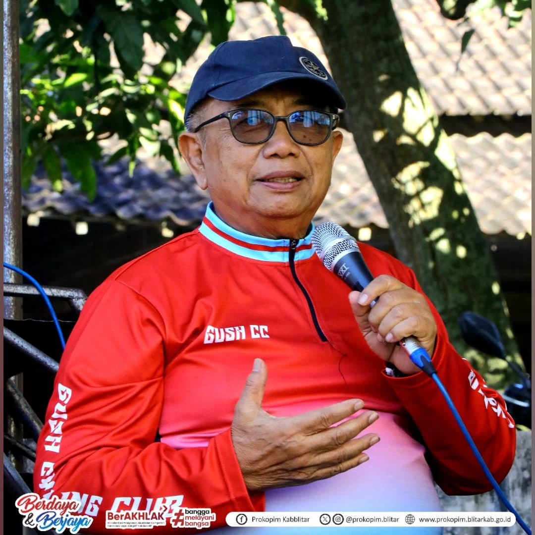 Bupati Blitar Bagikan 1000 Ketupat di Tegalrejo