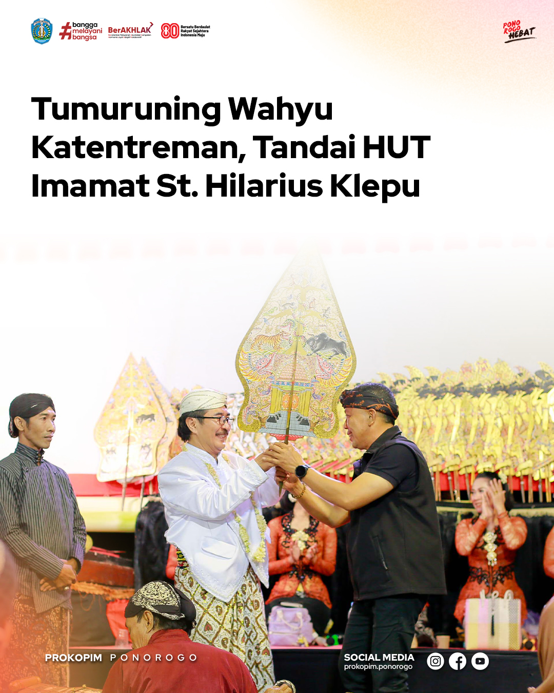 Dua Imam Paroki St. Hilarius Klepu Rayakan Ulang Tahun Imamat dan Perayaan Wayang Kulit