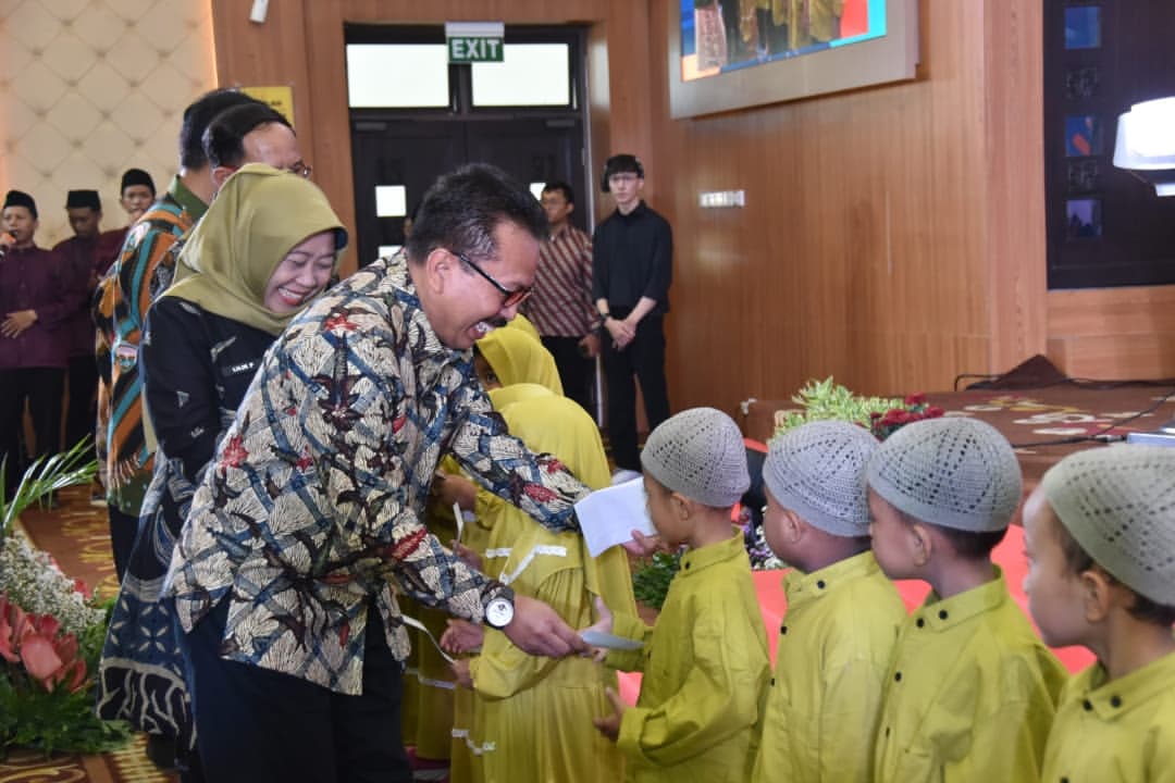 Penghargaan untuk Bupati Malang dan Kecamatan Donomulyo
