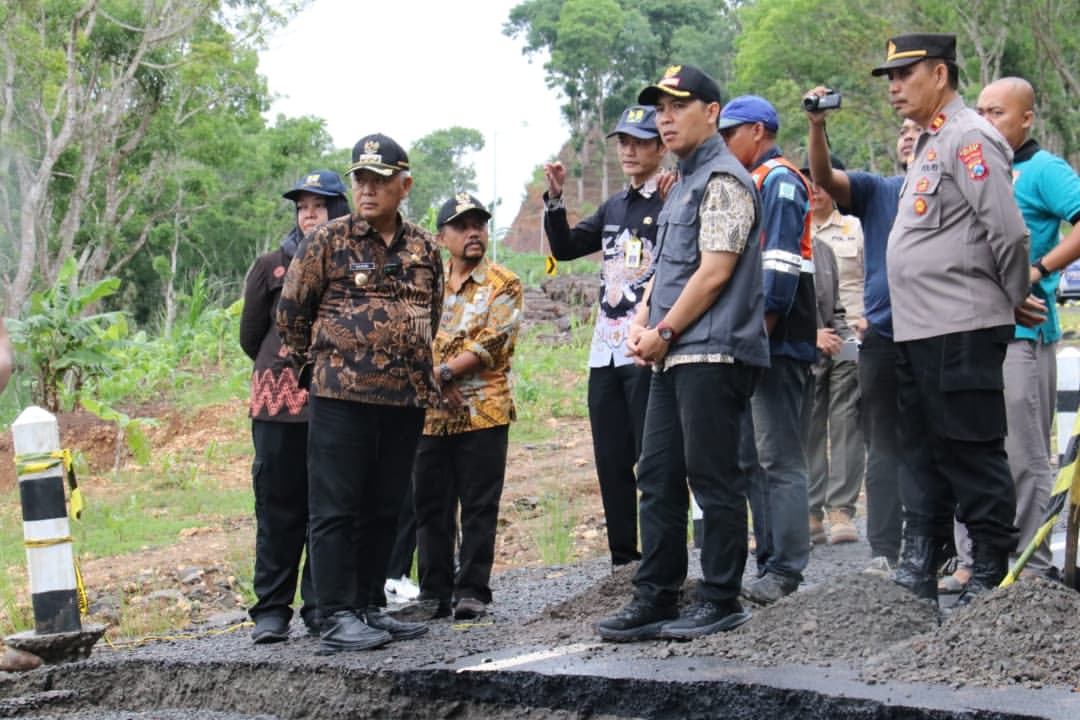 Longsor di Jalan Lintas Selatan, Bupati Malang Tinjau Lokasi
