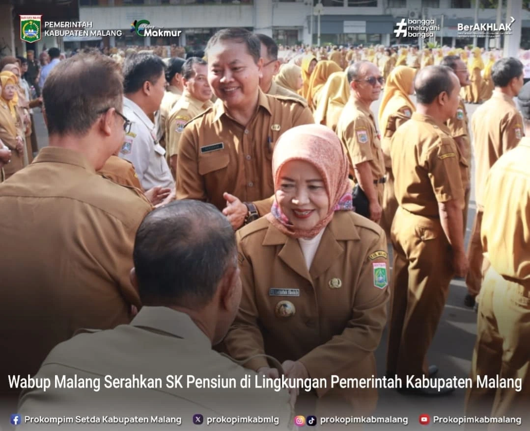 Wakil Bupati Malang Serahkan SK Pensiun Secara Simbolis